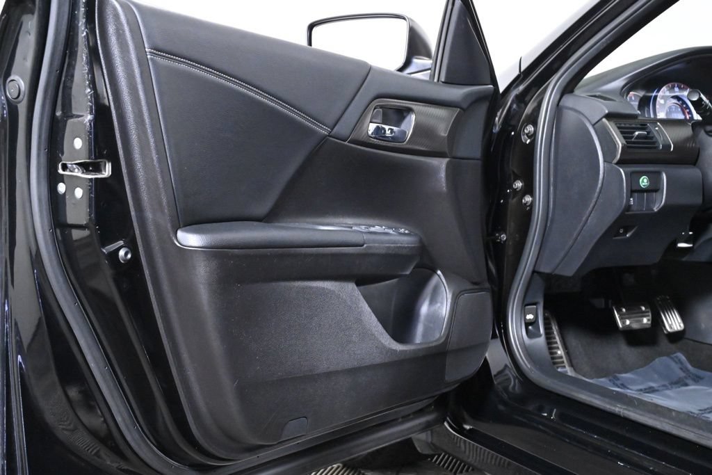 Used 2017 Honda Accord Sport image 25