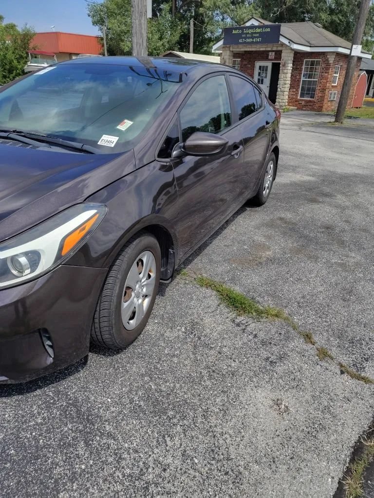 Used 2017 Kia Forte LX FWD image 3