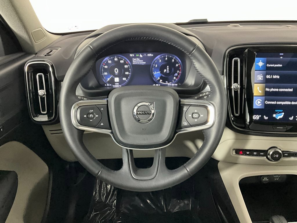 Used 2021 Volvo XC40 T5 Momentum w/ Premium Package image 11