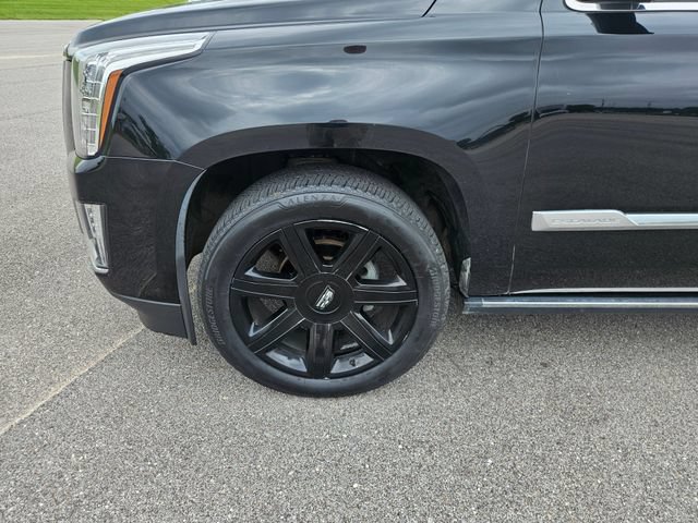 Used 2016 Cadillac Escalade Platinum RWD image 29