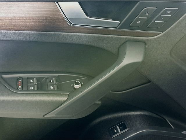 Used 2023 Audi Q5 2.0T Premium w/ Convenience Package image 18