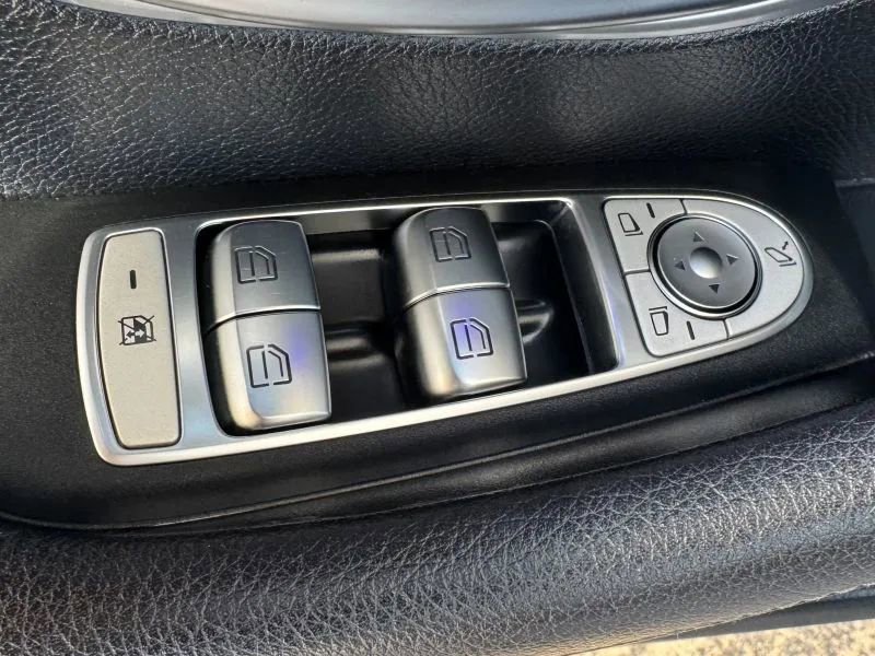 Used 2019 Mercedes-Benz E 300 w/ Convenience Package image 43