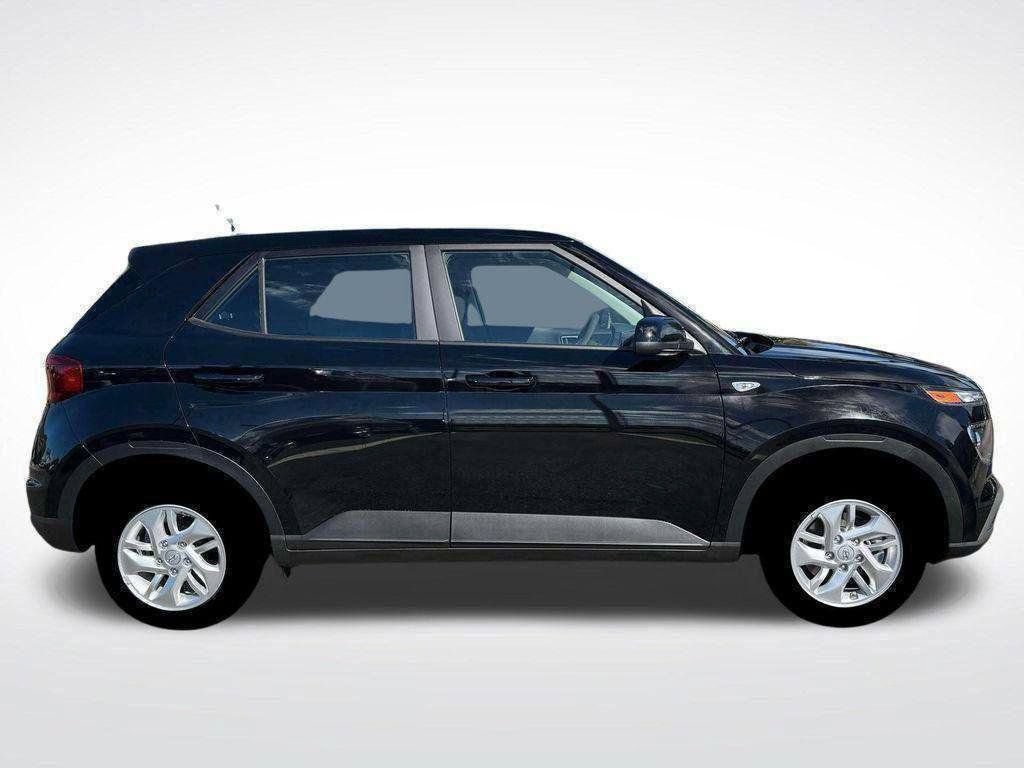 Certified 2026 Hyundai Venue SE FWD image 9