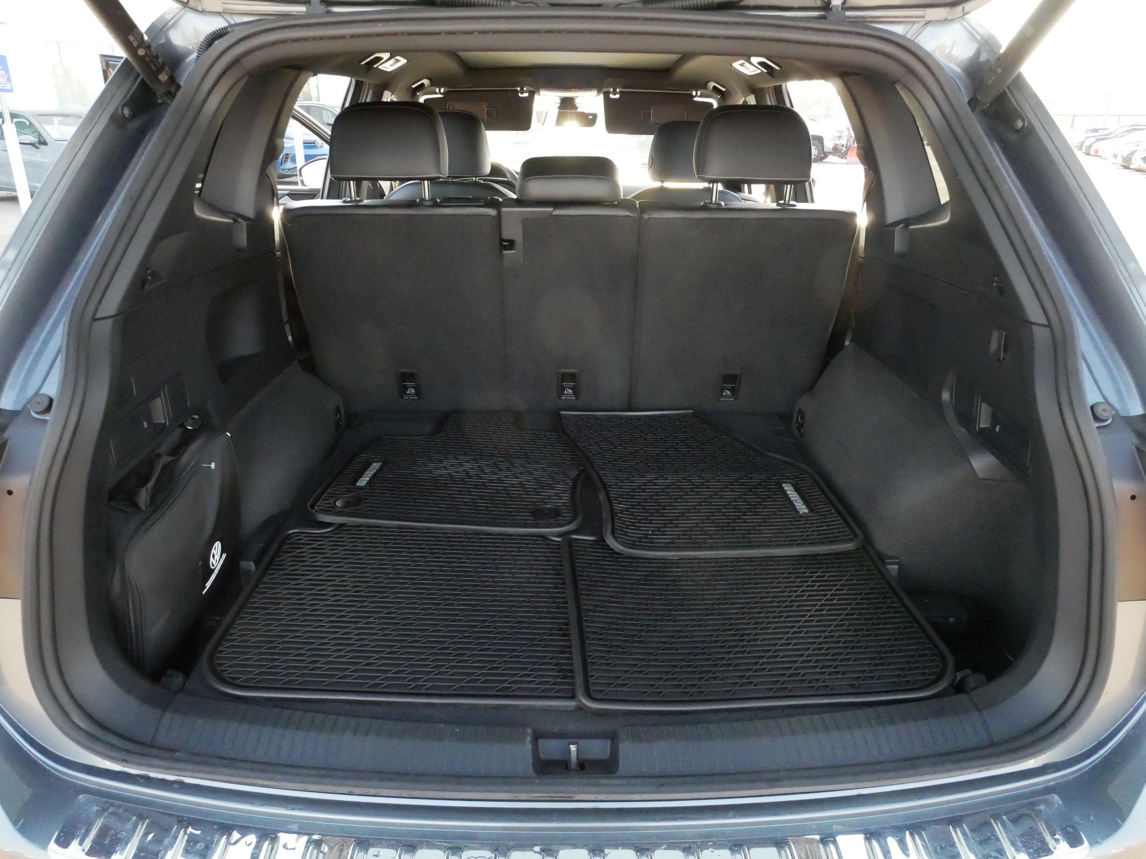 Used 2024 Volkswagen Tiguan SEL R-Line image 18