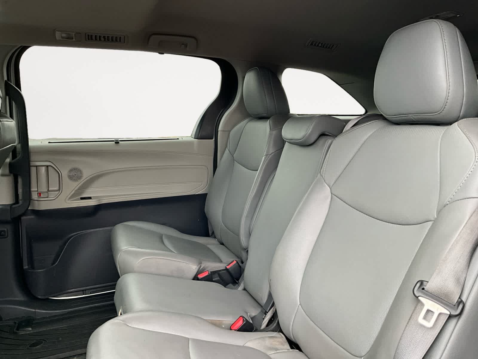 Used 2022 Toyota Sienna XLE FWD image 13