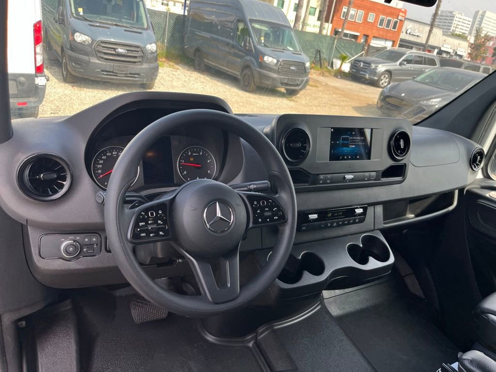 Used 2023 Mercedes-Benz Sprinter 2500 w/ Acoustic Package image 21