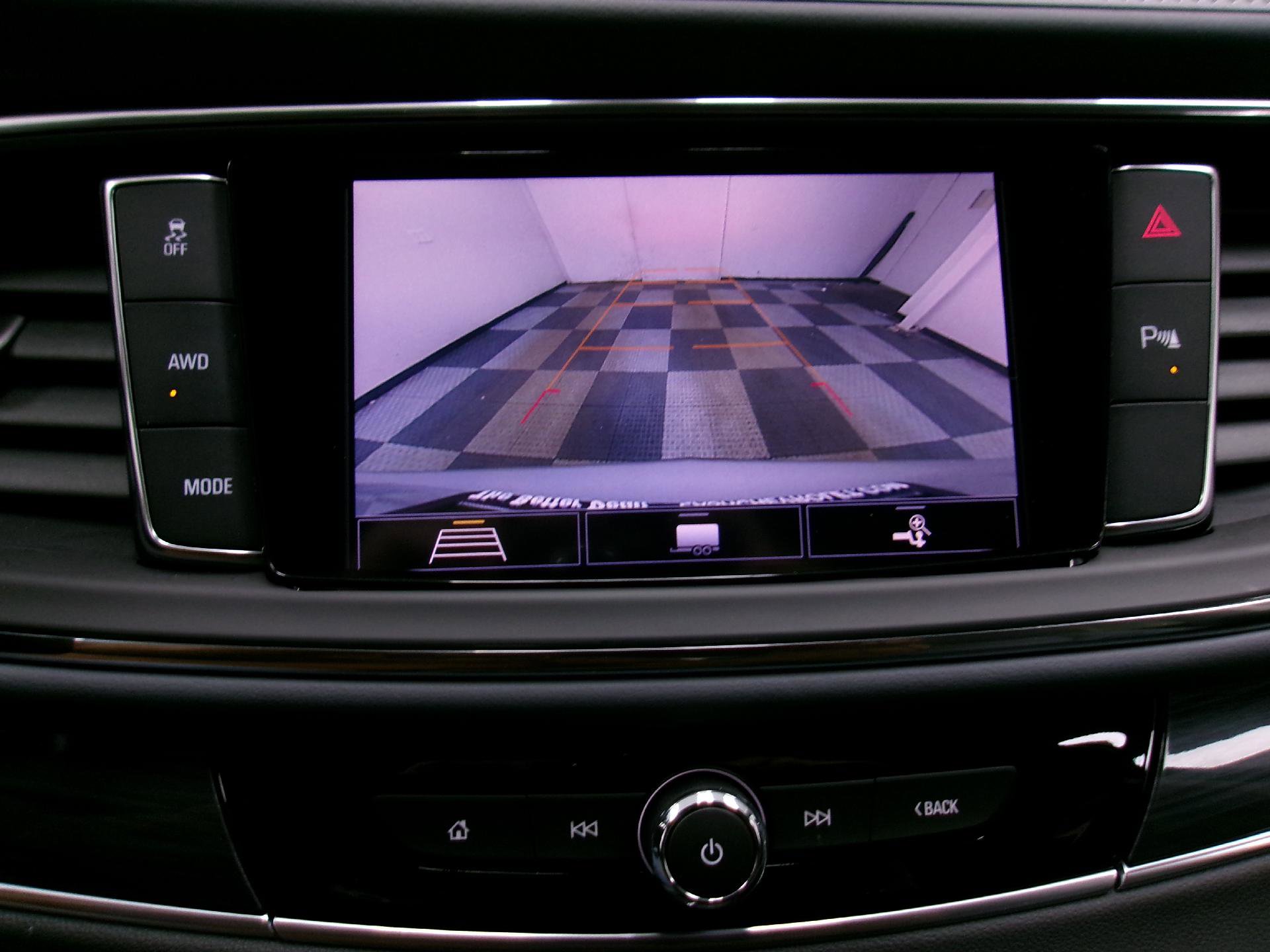 Used 2021 Buick Enclave Essence image 6