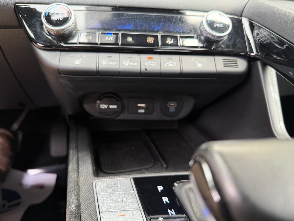 Used 2024 Hyundai Elantra Limited FWD image 19