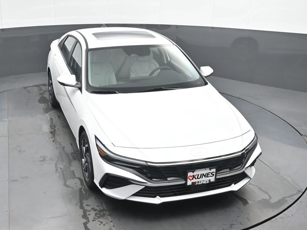 New 2025 Hyundai Elantra Limited image 41