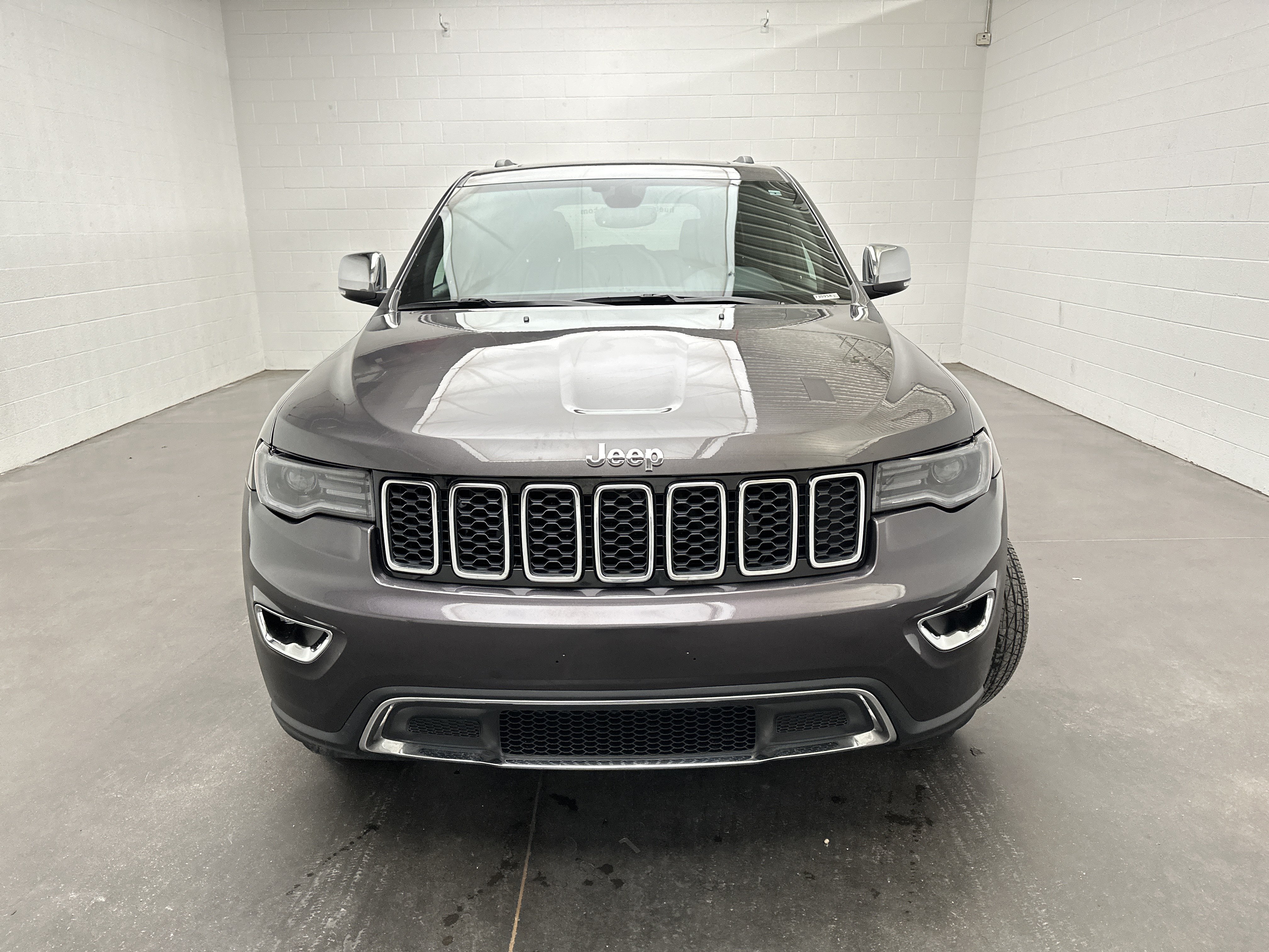 Used 2020 Jeep Grand Cherokee Limited w/ Premium Lighting Group AWD/4WD image 3