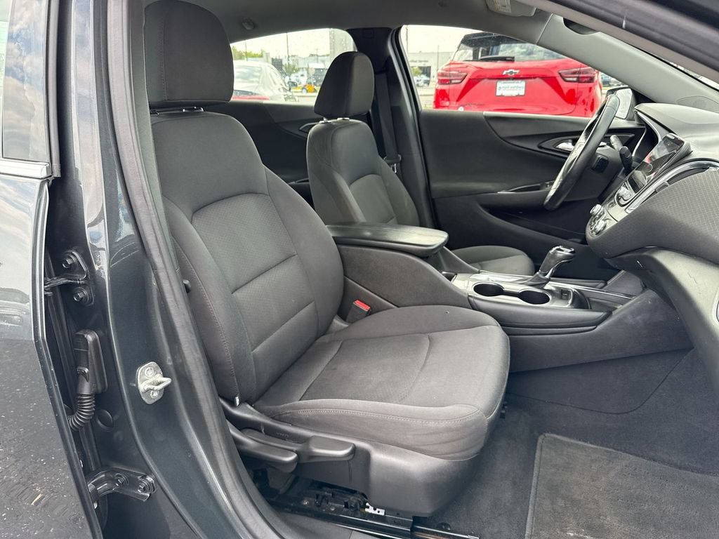 Used 2016 Chevrolet Malibu LT FWD image 25
