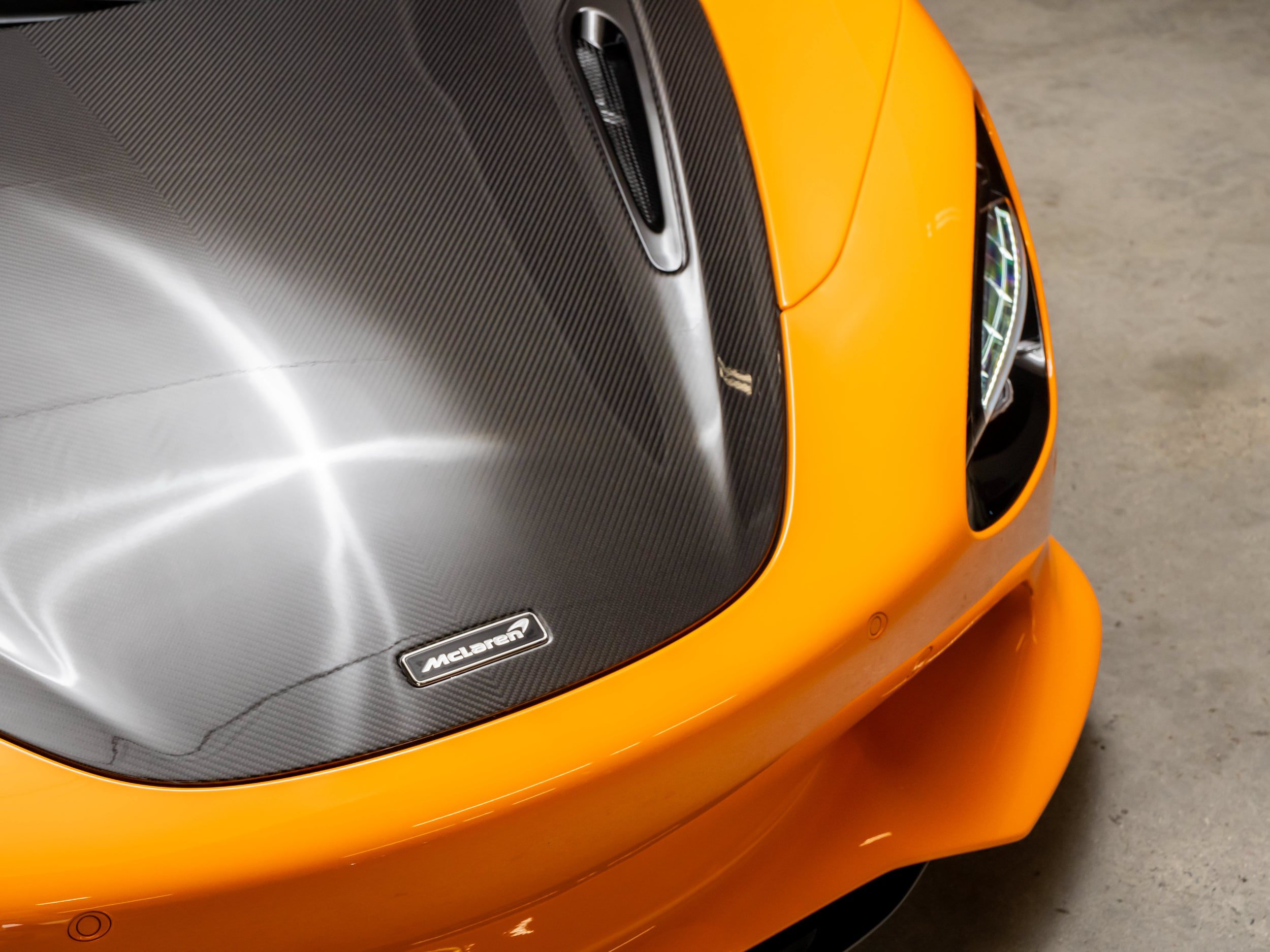 Used 2025 McLaren 750S Spider RWD image 12
