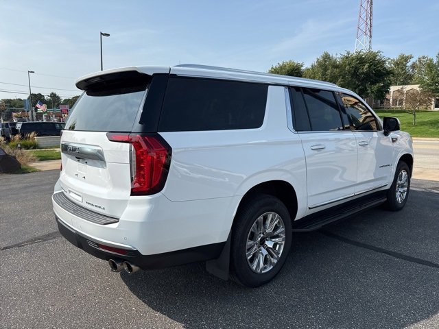 Used 2022 GMC Yukon XL Denali w/ Advanced Technology Package image 5
