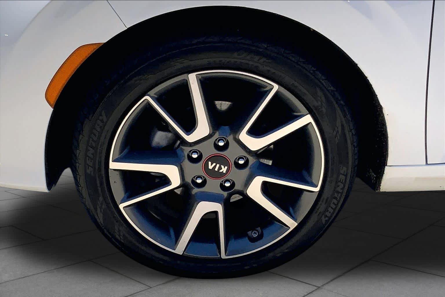 Used 2020 Kia Soul GT-Line FWD image 11