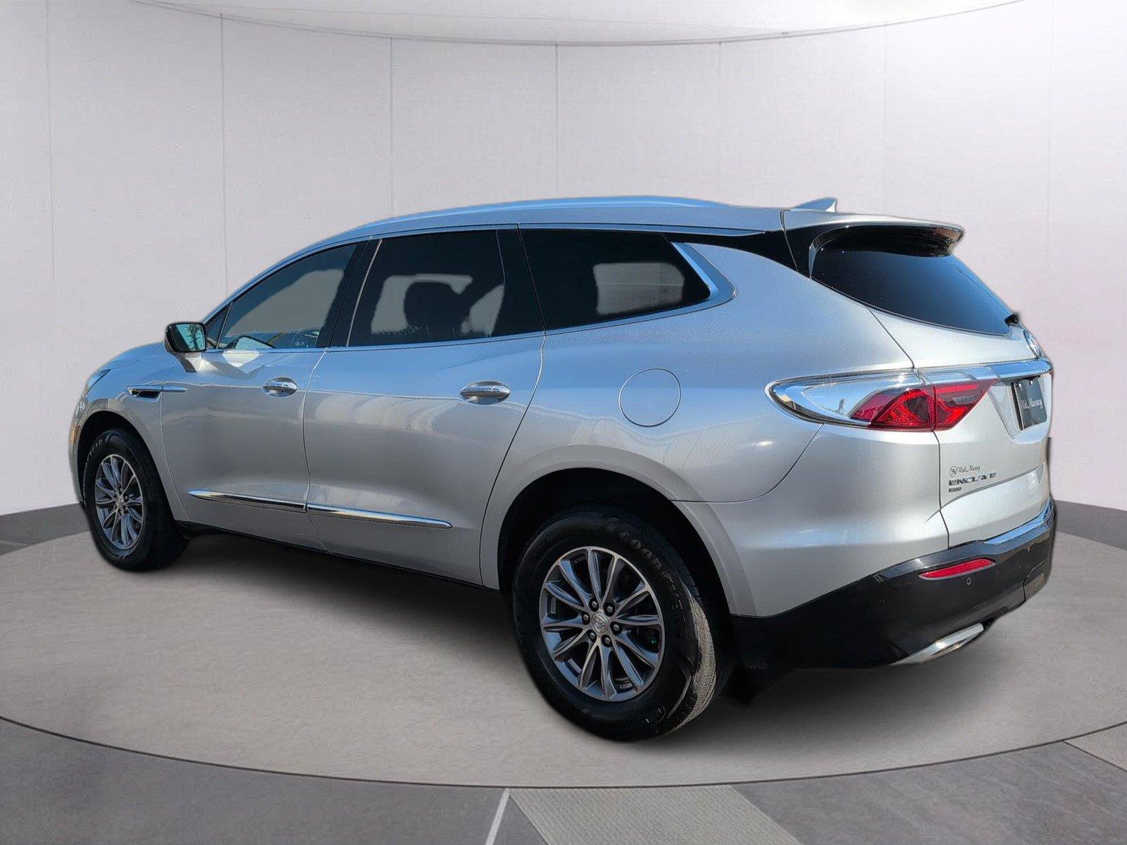 Used 2022 Buick Enclave Premium AWD/4WD image 3
