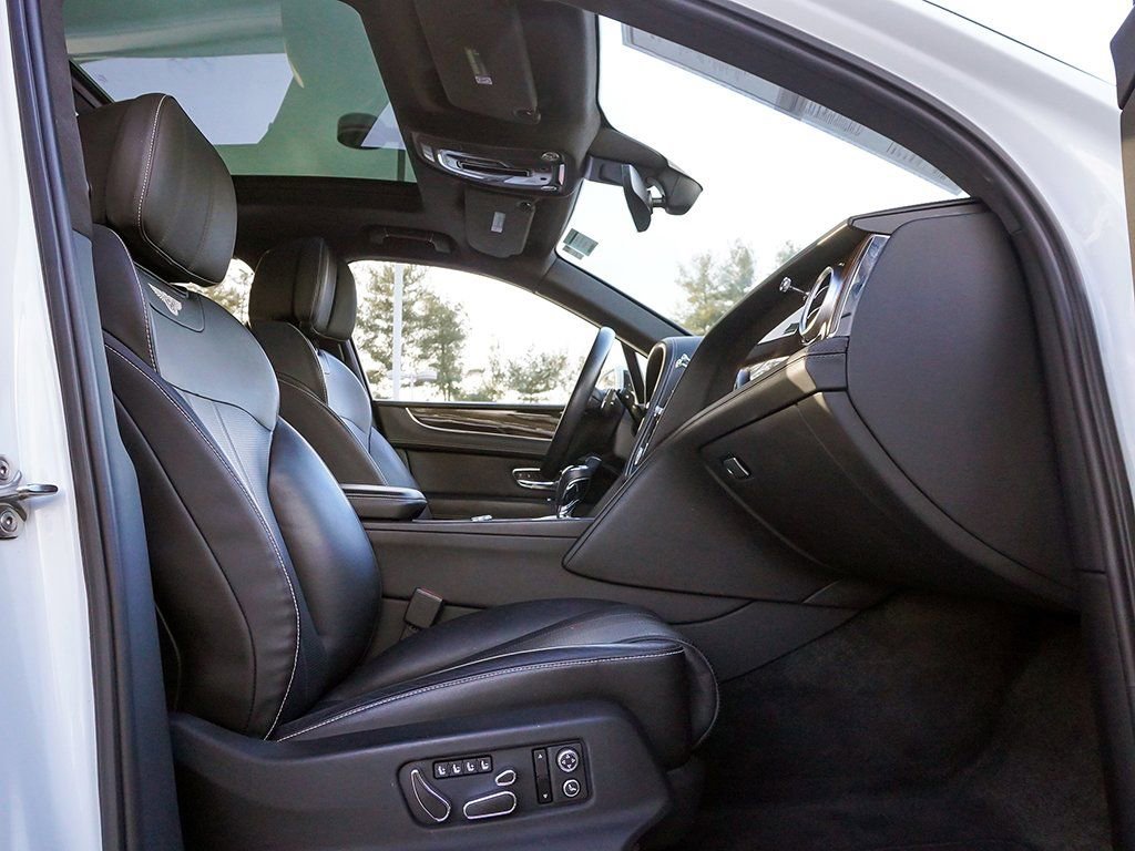 Used 2019 Bentley Bentayga image 40