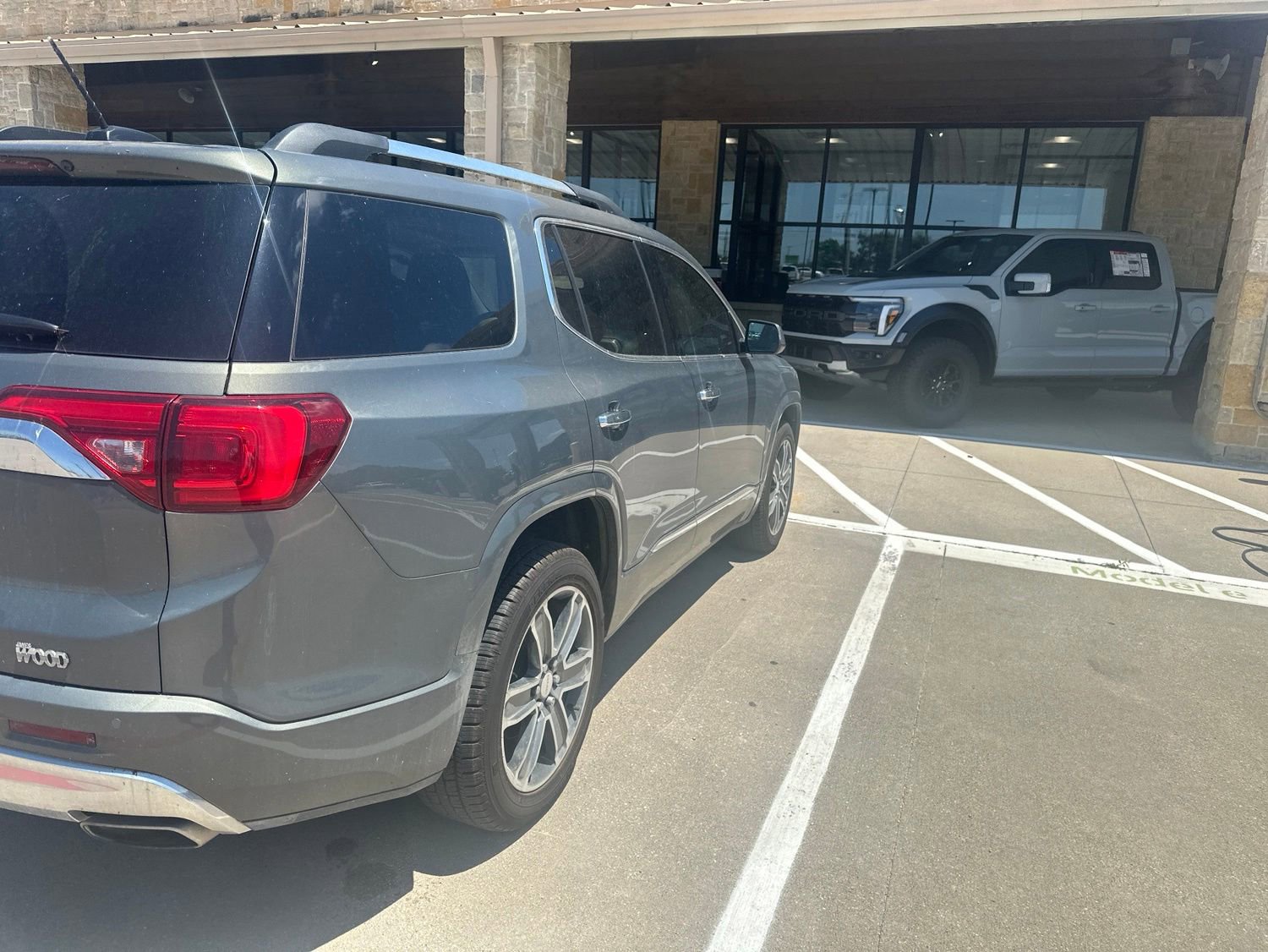 Used 2017 GMC Acadia Denali w/ Technology Package FWD image 5