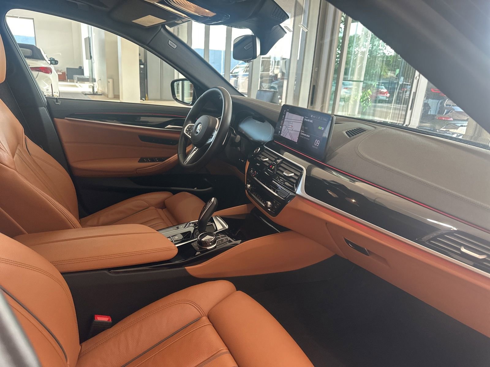 Used 2023 BMW M550i xDrive w/ Dynamic Handling Package image 39