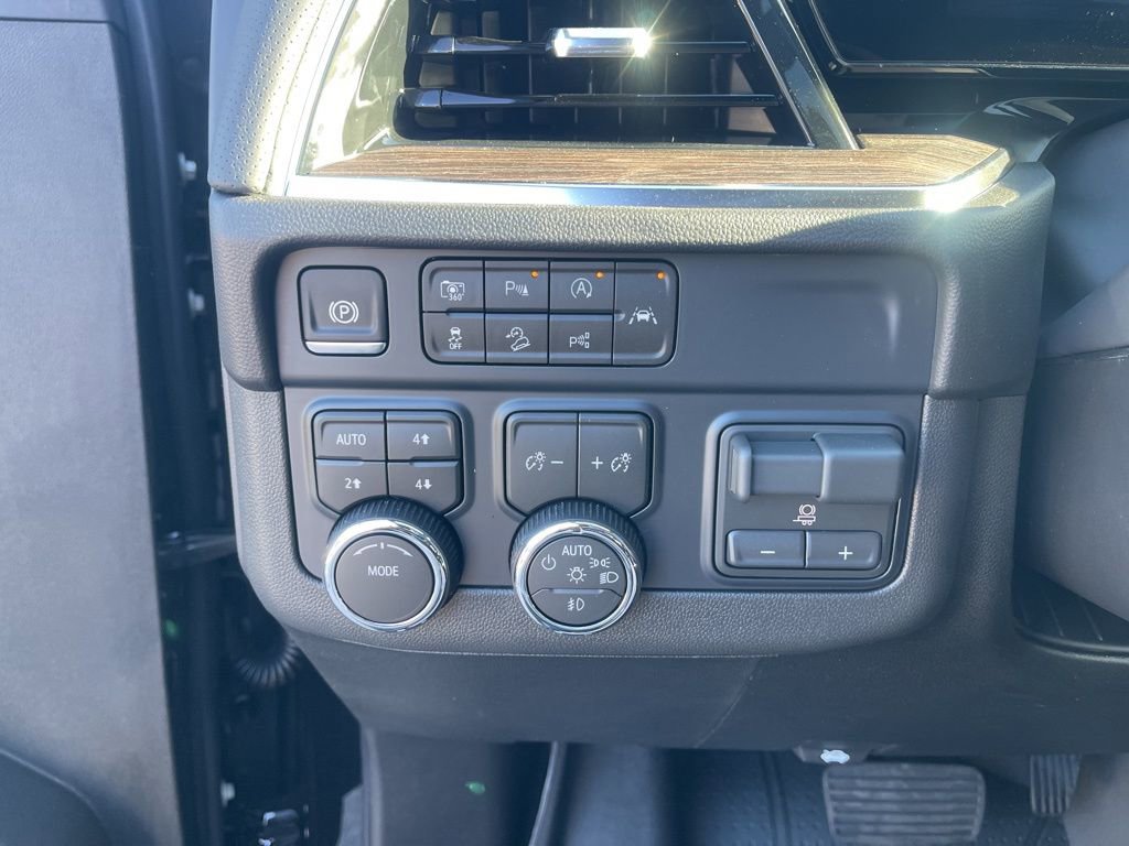 New 2026 Chevrolet Suburban Premier w/ Sun And Tow Package image 25