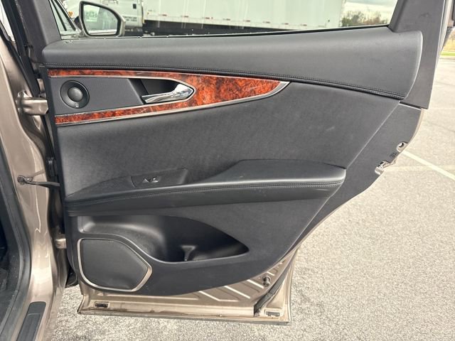 Used 2019 Lincoln Nautilus Reserve image 16