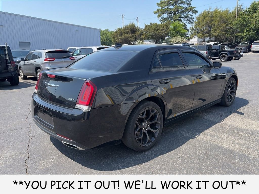 Used 2019 Chrysler 300 Touring w/ Sport Appearance Package RWD image 6