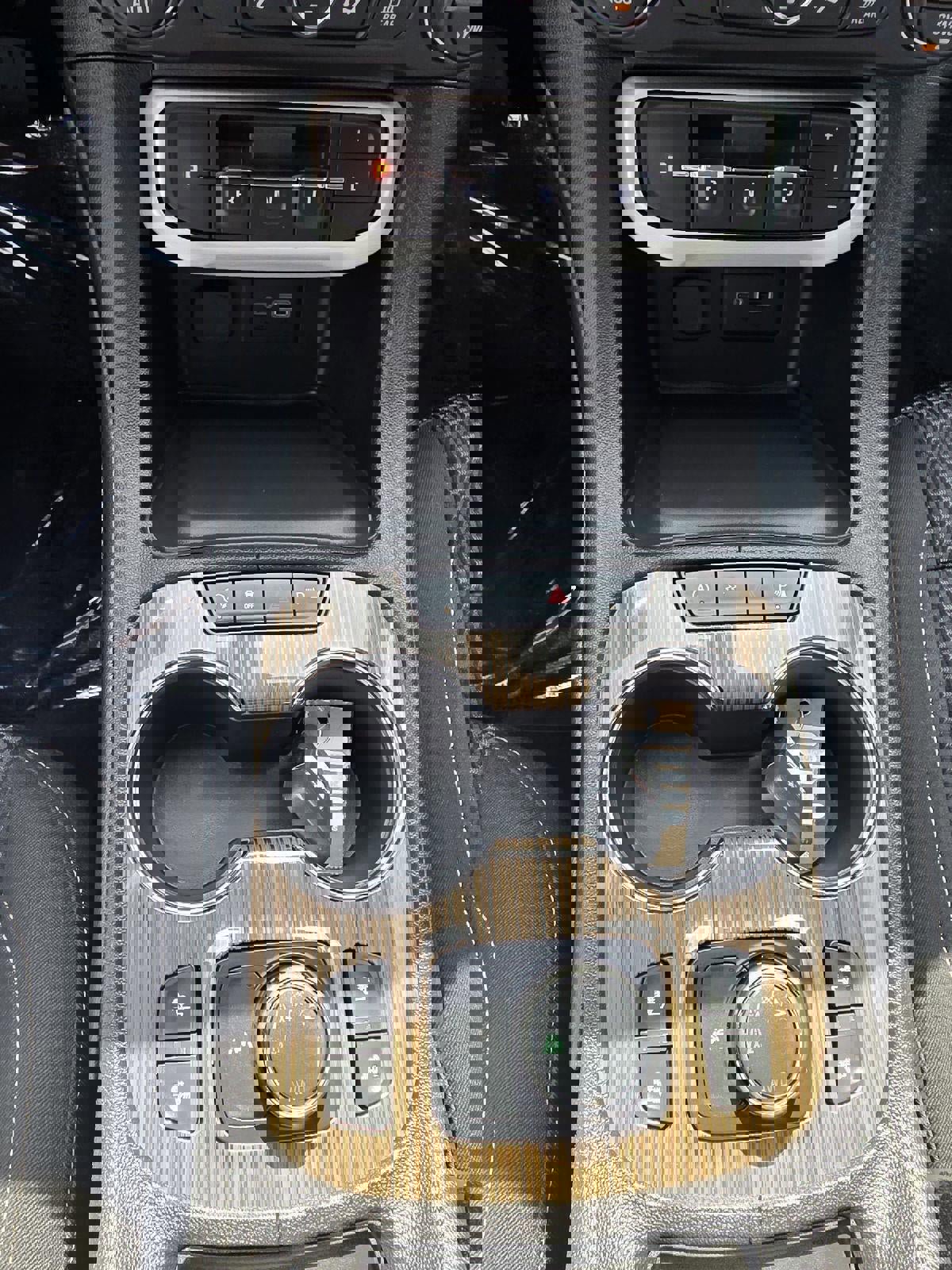 Used 2023 GMC Acadia SLE w/ Driver Convenience Package image 22