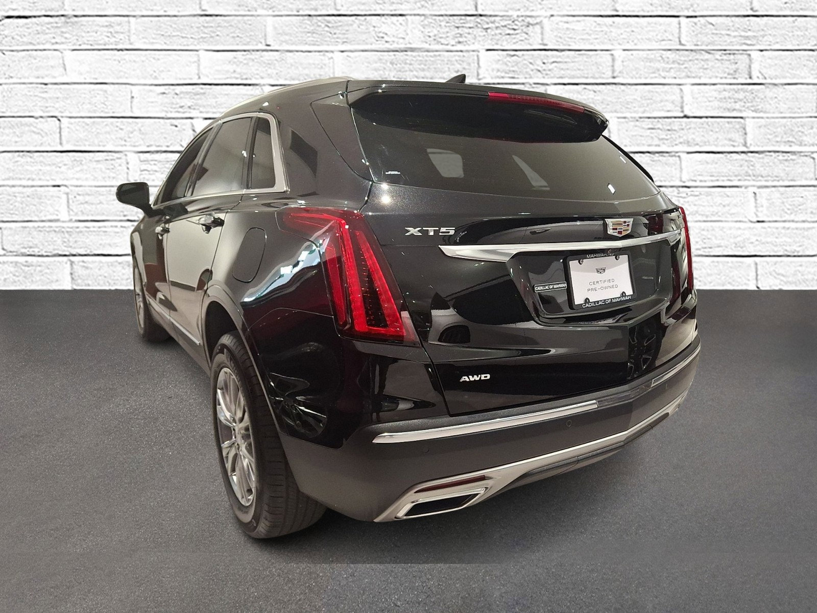 Certified 2023 Cadillac XT5 Premium Luxury w/ Technology Package AWD/4WD image 3