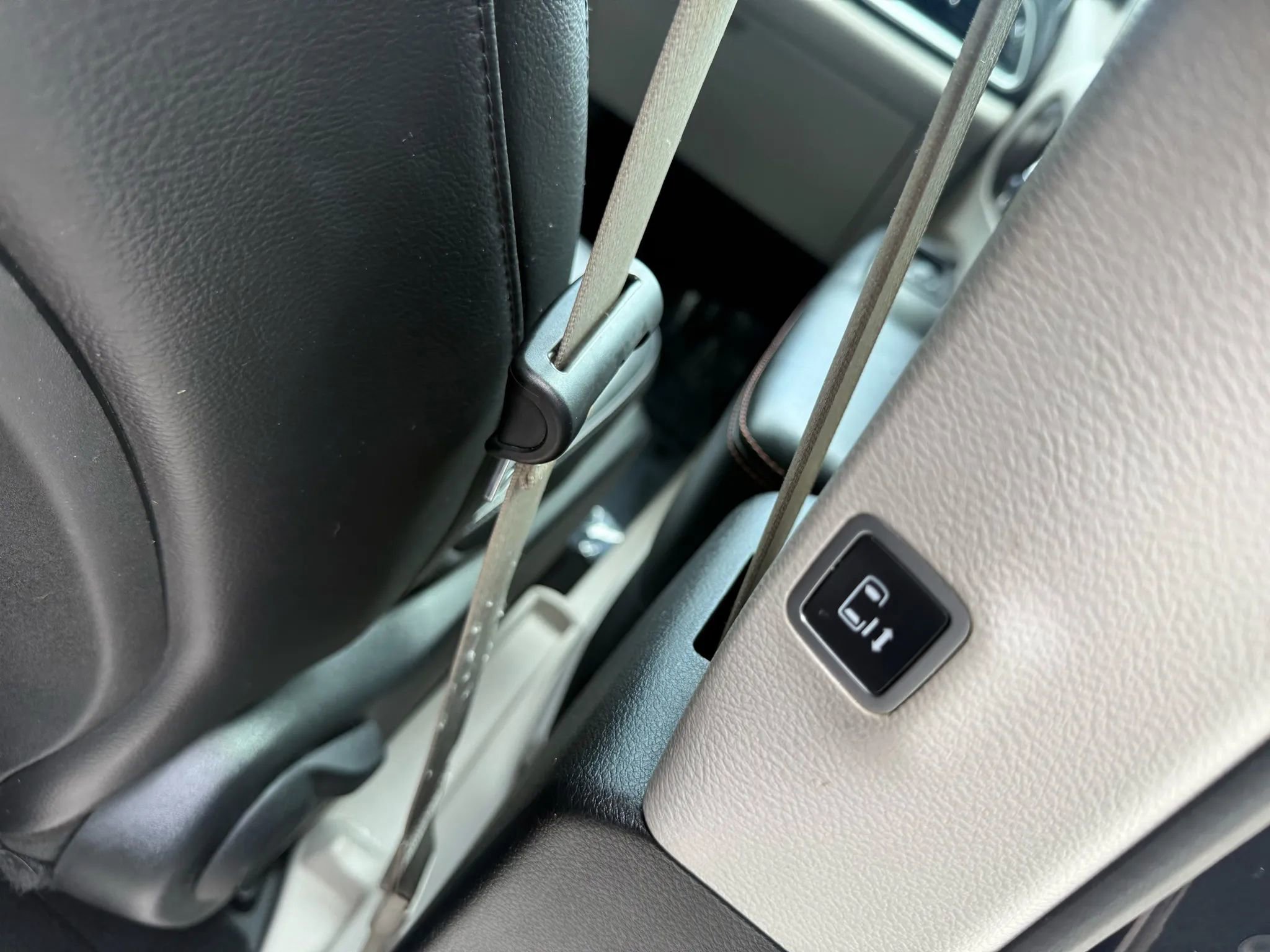 Used 2019 Chrysler Pacifica Touring-L FWD image 19