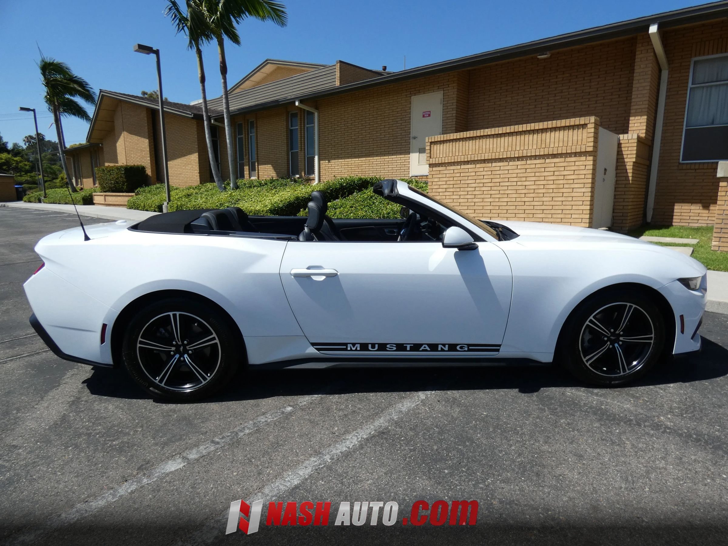 Used 2024 Ford Mustang Convertible RWD image 7