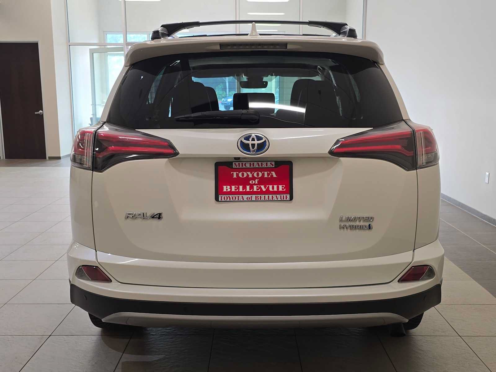 Used 2018 Toyota RAV4 Limited AWD/4WD image 5