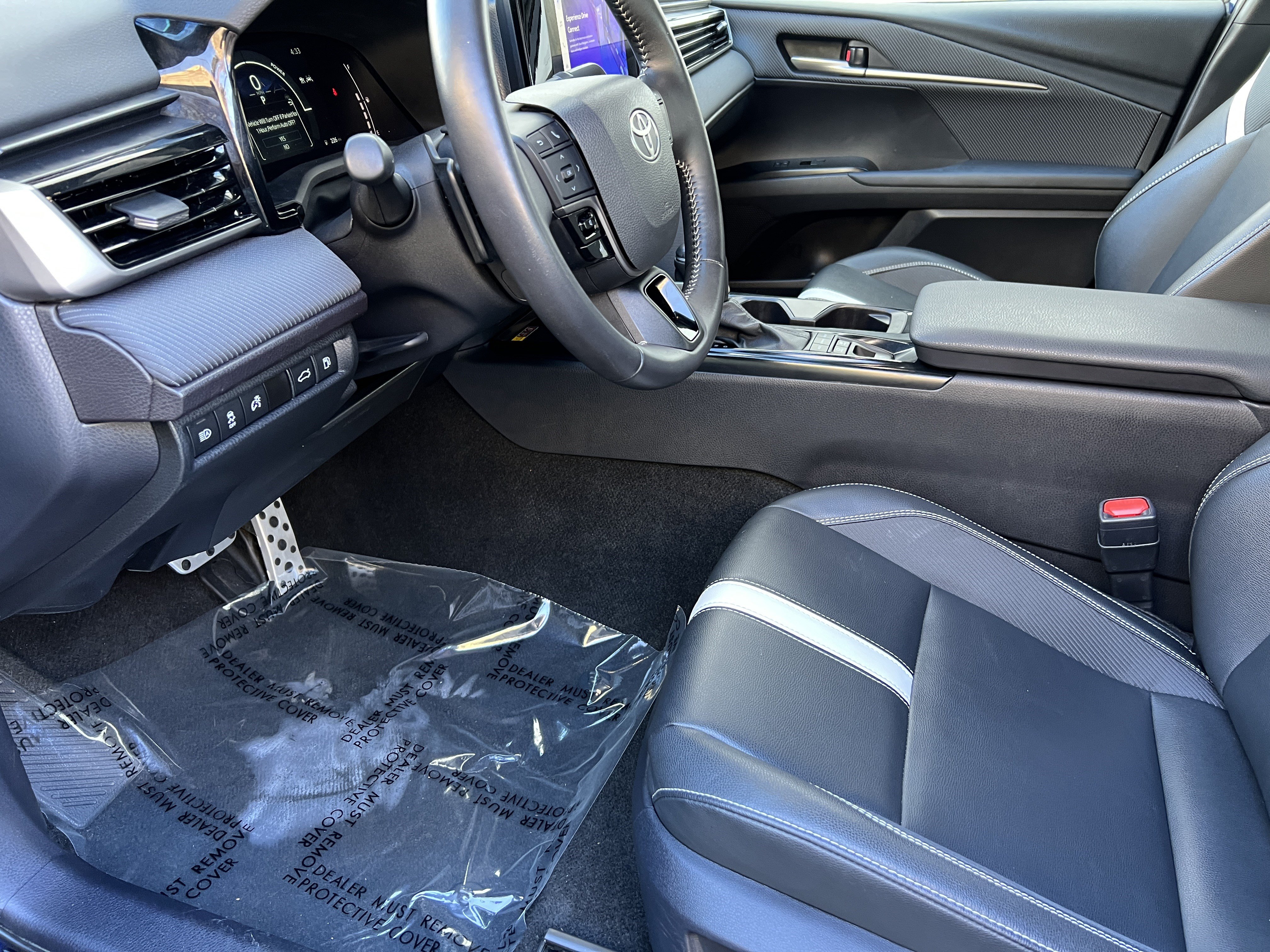 Used 2025 Toyota Camry SE FWD image 14
