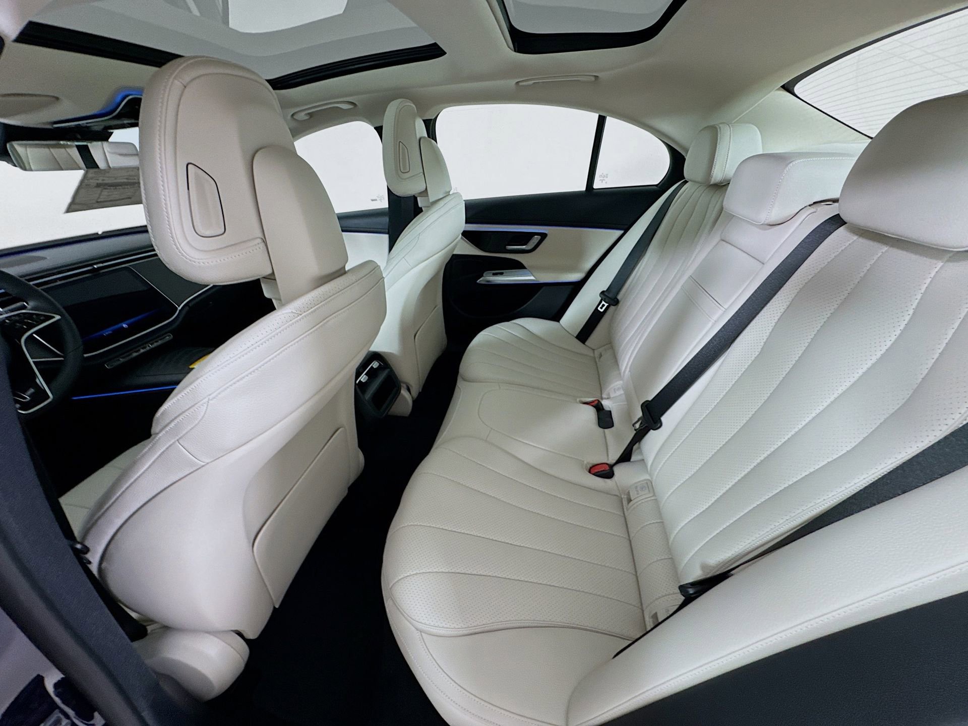 New 2026 Mercedes-Benz E 450 4MATIC Sedan image 27