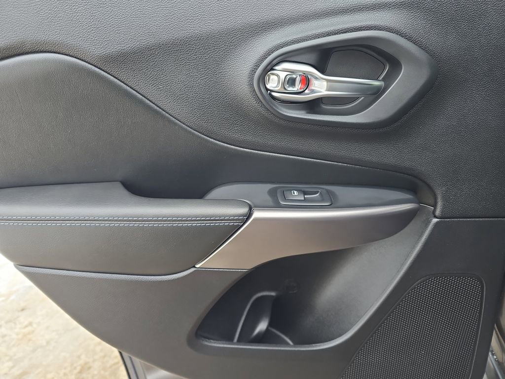 Used 2019 Jeep Cherokee Latitude Plus w/ Cold Weather Group image 26