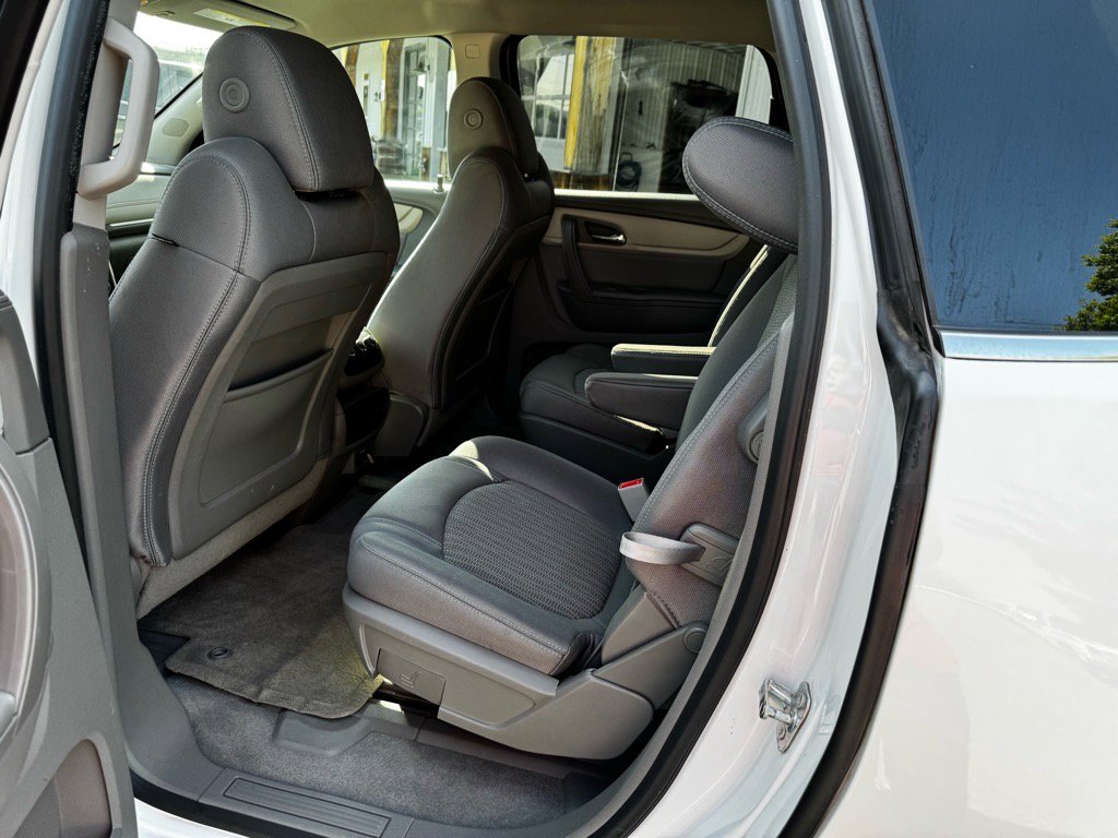 Used 2016 Chevrolet Traverse LT w/ Style and Technology Package image 12