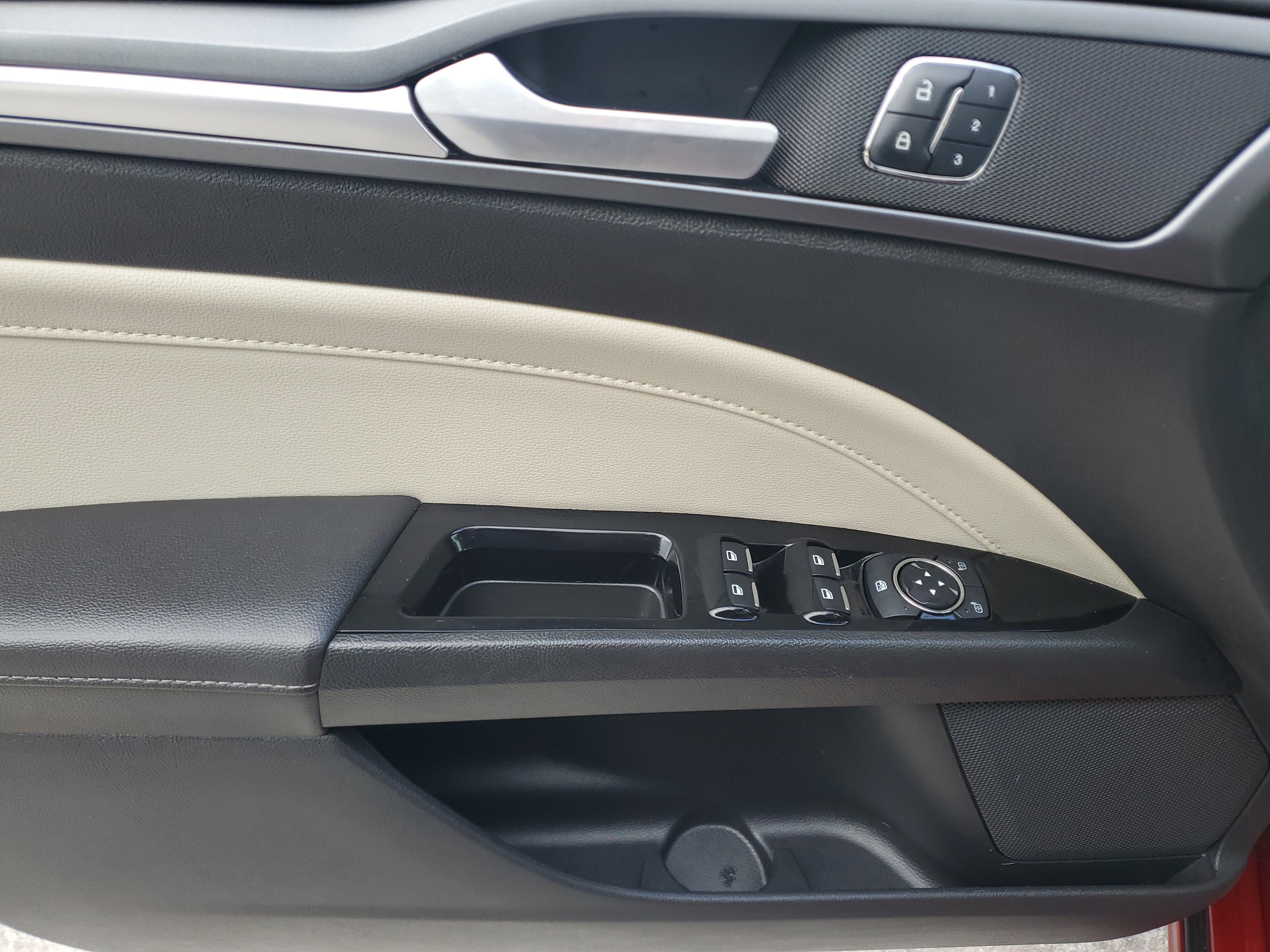 Used 2015 Ford Fusion Energi Titanium w/ Driver Assist Package image 18