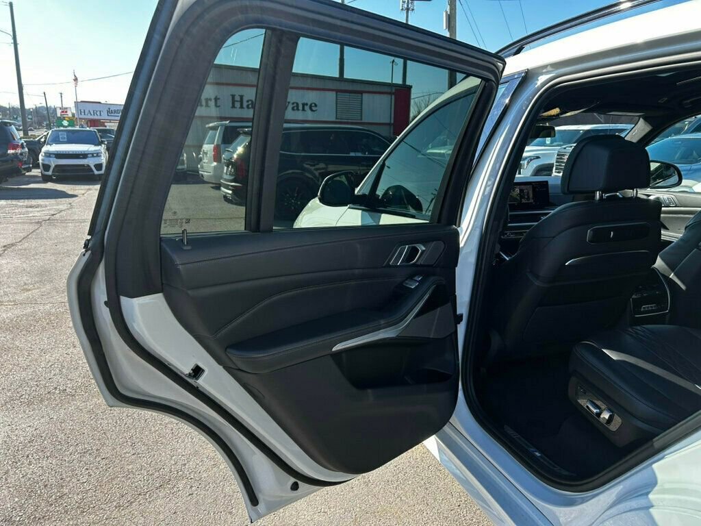 Used 2023 BMW X7 xDrive40i w/ Executive Package image 12