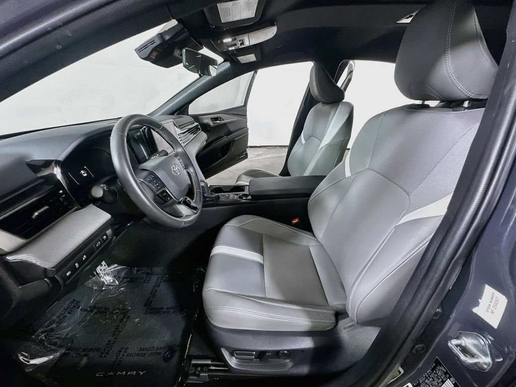 Used 2025 Toyota Camry SE FWD image 17