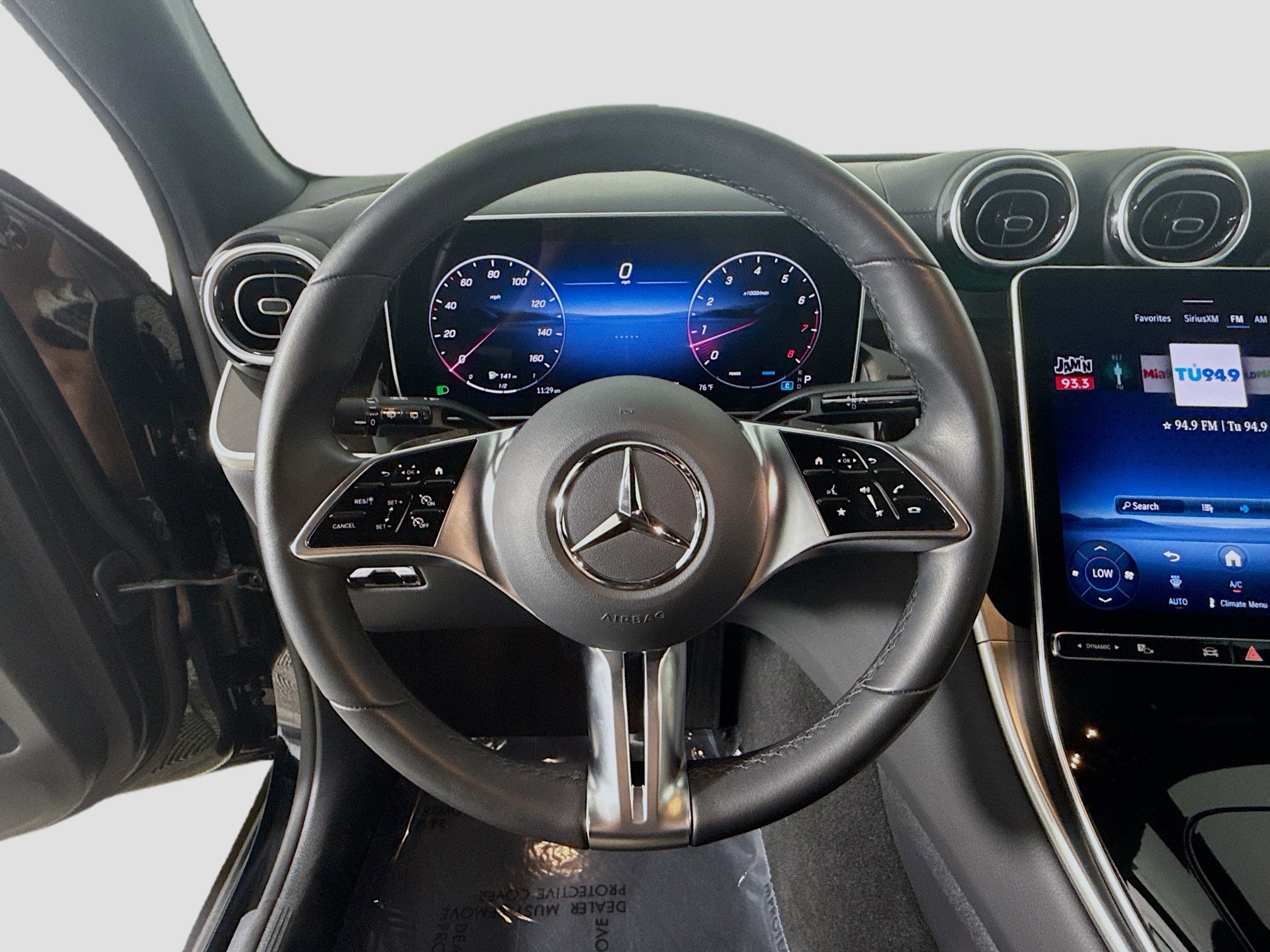 Used 2025 Mercedes-Benz GLC 300 4MATIC image 13