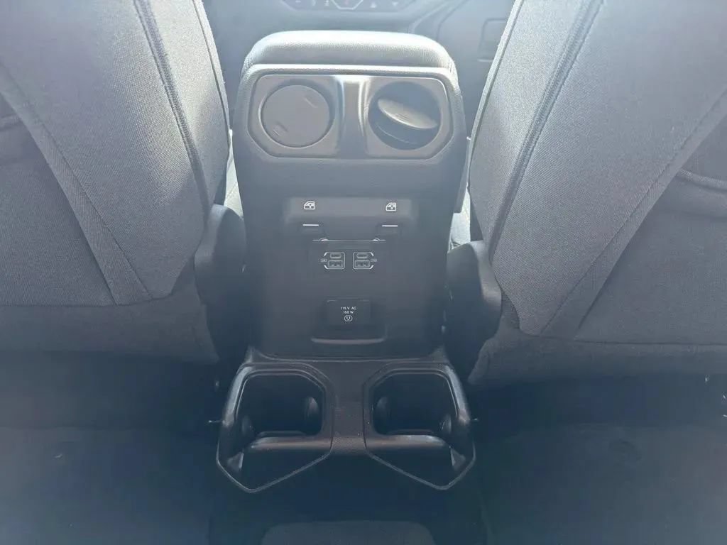 Used 2024 Jeep Wrangler Unlimited Sahara AWD/4WD image 19