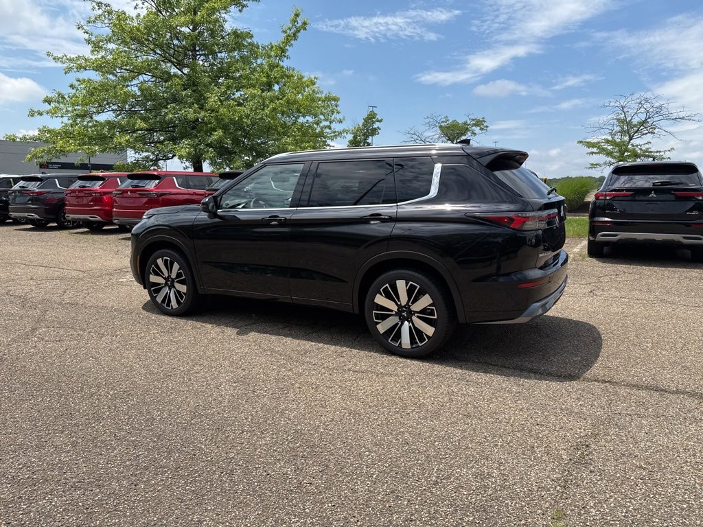 New 2025 Mitsubishi Outlander SEL image 9