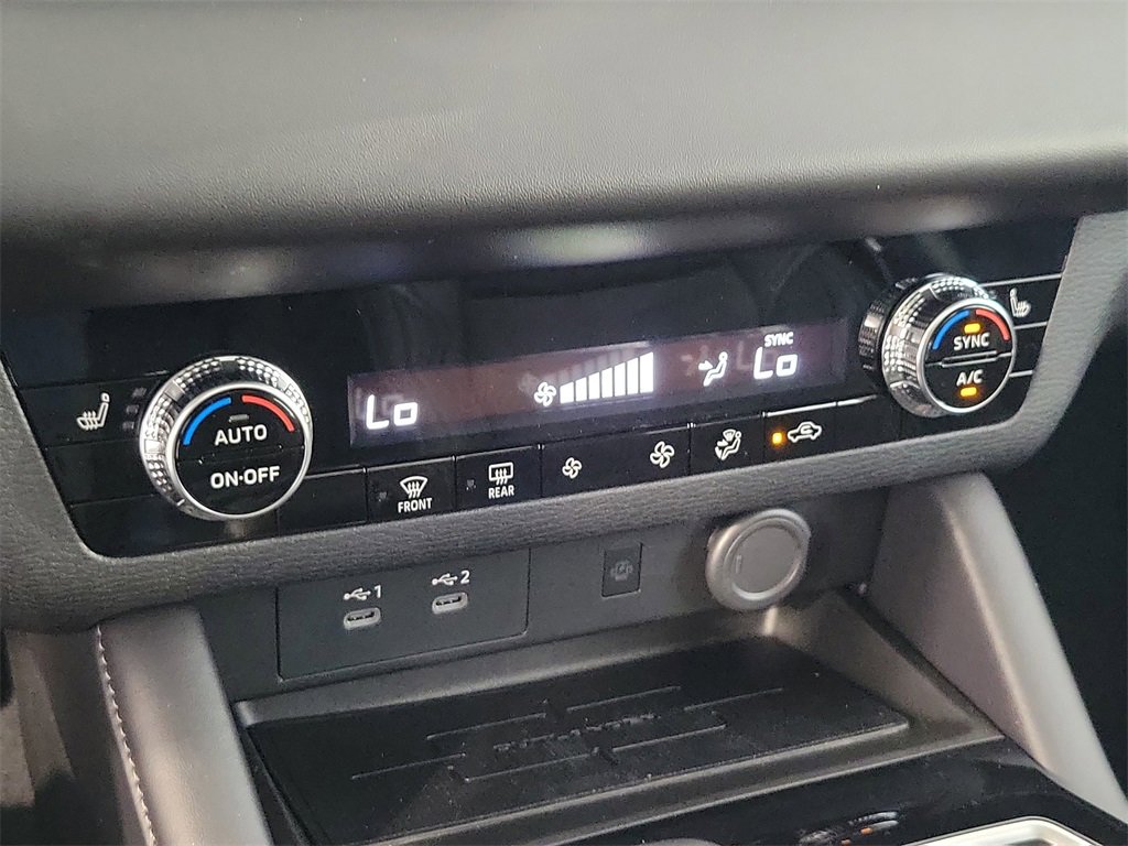 New 2025 Mitsubishi Outlander SE image 21