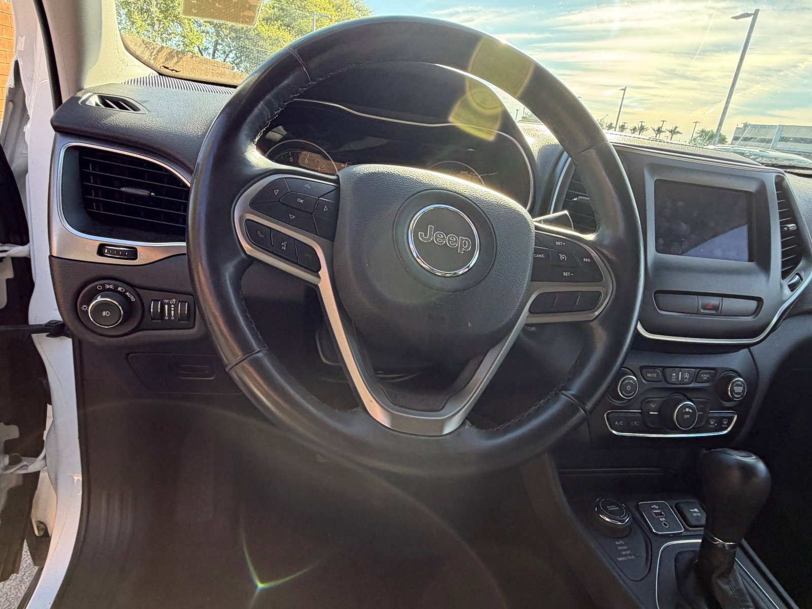 Used 2019 Jeep Cherokee Latitude Plus w/ Cold Weather Group image 11