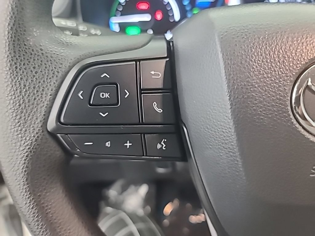 Used 2025 Toyota Sienna LE FWD image 32