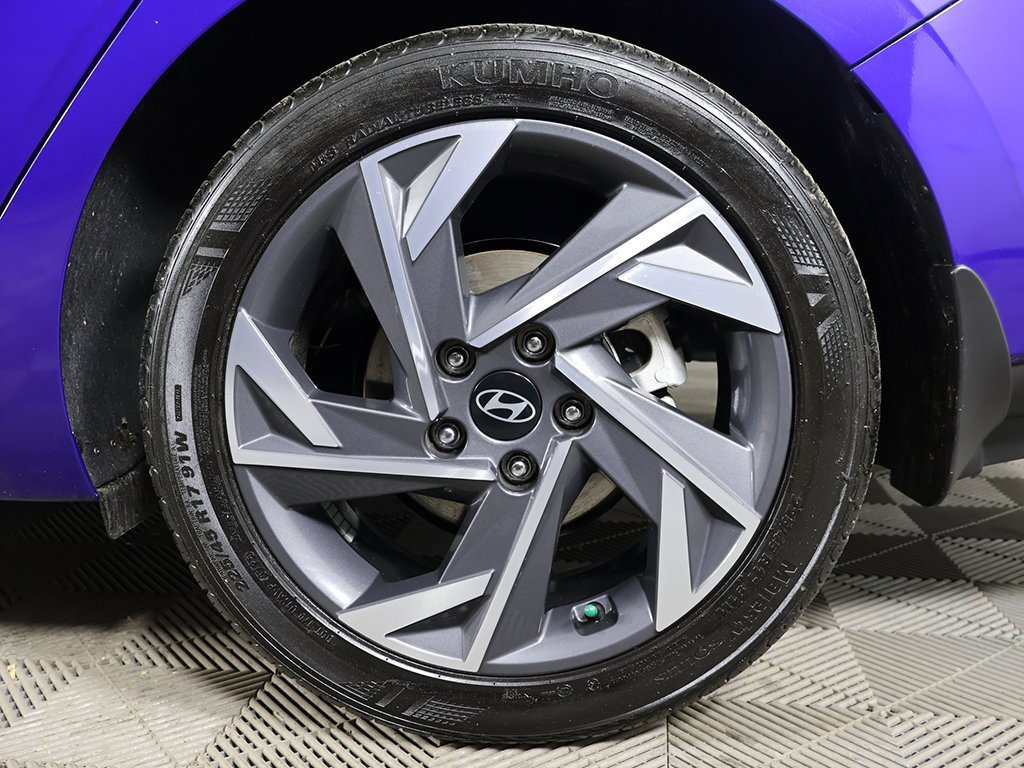 Certified 2025 Hyundai Elantra Sport image 17
