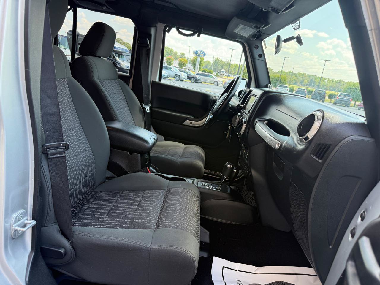 Used 2012 Jeep Wrangler Unlimited Sahara w/ Connectivity Group AWD/4WD image 15
