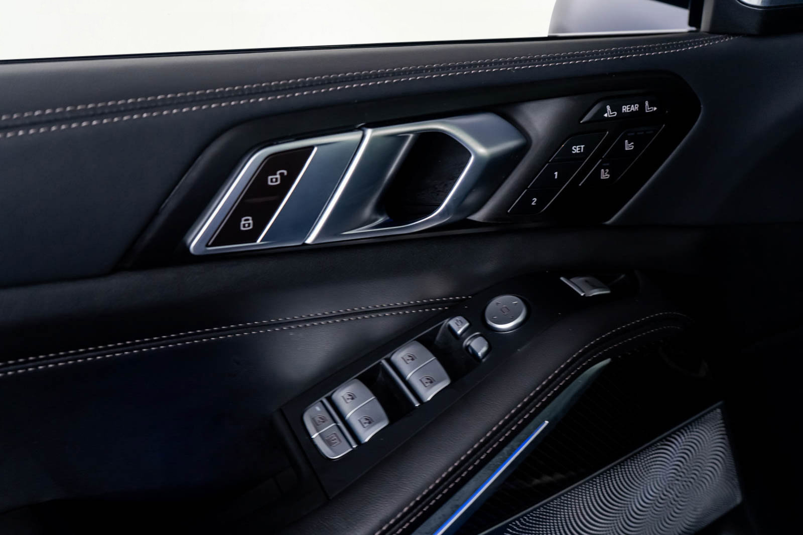 Used 2024 BMW X7 M60i w/ Premium Package image 26