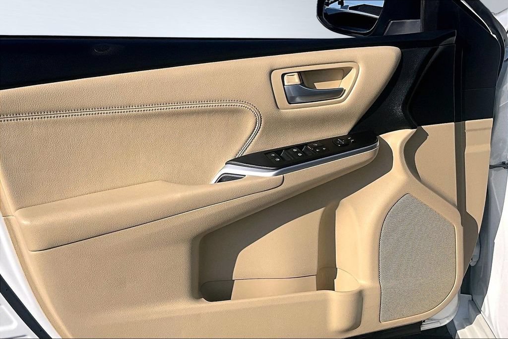 Used 2015 Toyota Camry XLE w/ Moonroof Package FWD image 23