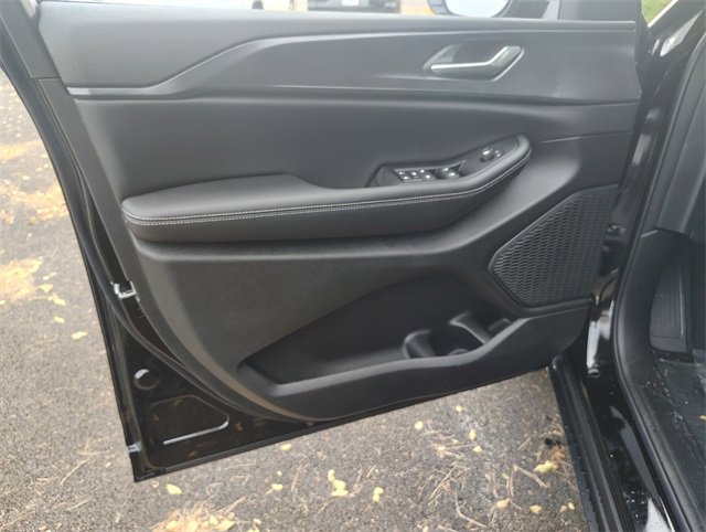 New 2025 Jeep Grand Cherokee Altitude image 12