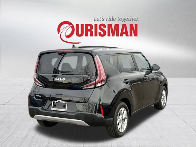 Used 2023 Kia Soul S image 2