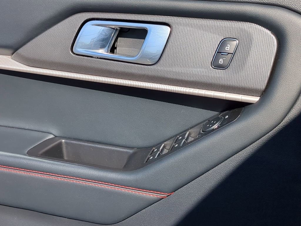 Used 2025 Ford Explorer ST-Line w/ ST-Line Street Pack image 13
